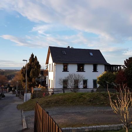 Familienfreundliche Ferienwohnung Erzgebirge シュネーベルク エクステリア 写真