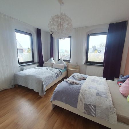 Familienfreundliche Ferienwohnung Erzgebirge シュネーベルク エクステリア 写真