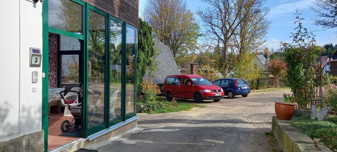 Familienfreundliche Ferienwohnung Erzgebirge シュネーベルク エクステリア 写真