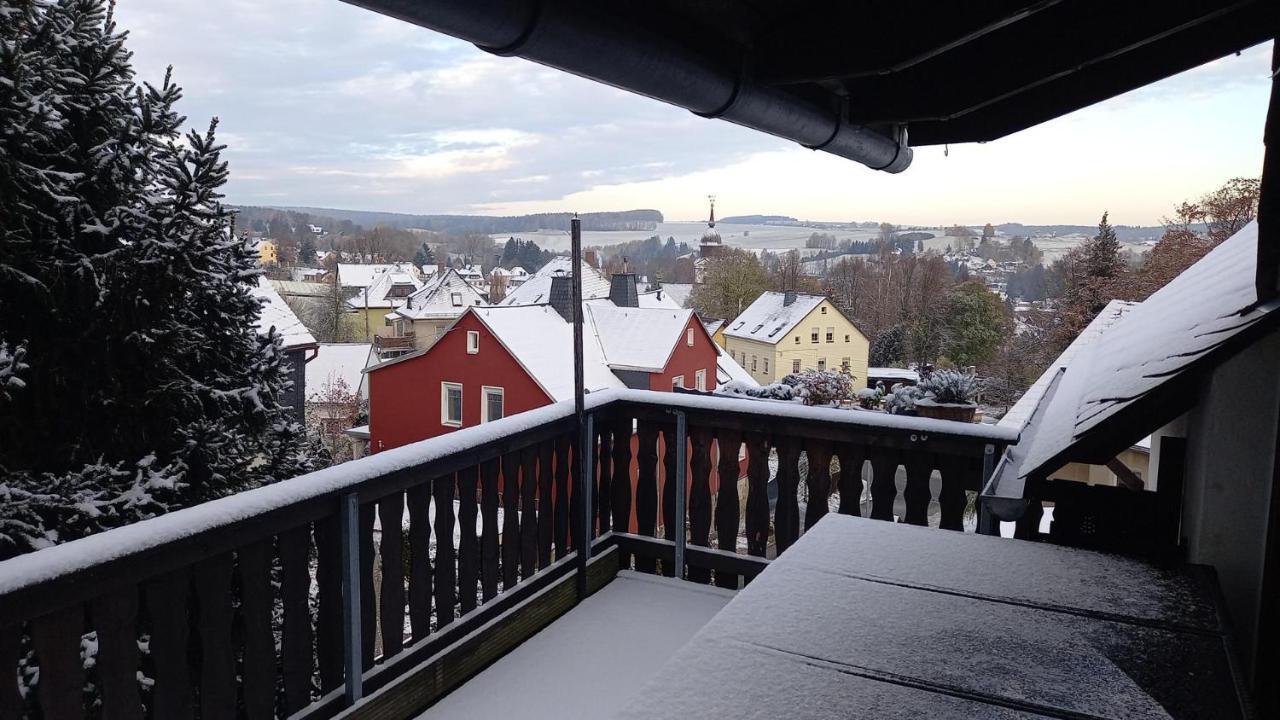 Familienfreundliche Ferienwohnung Erzgebirge シュネーベルク エクステリア 写真