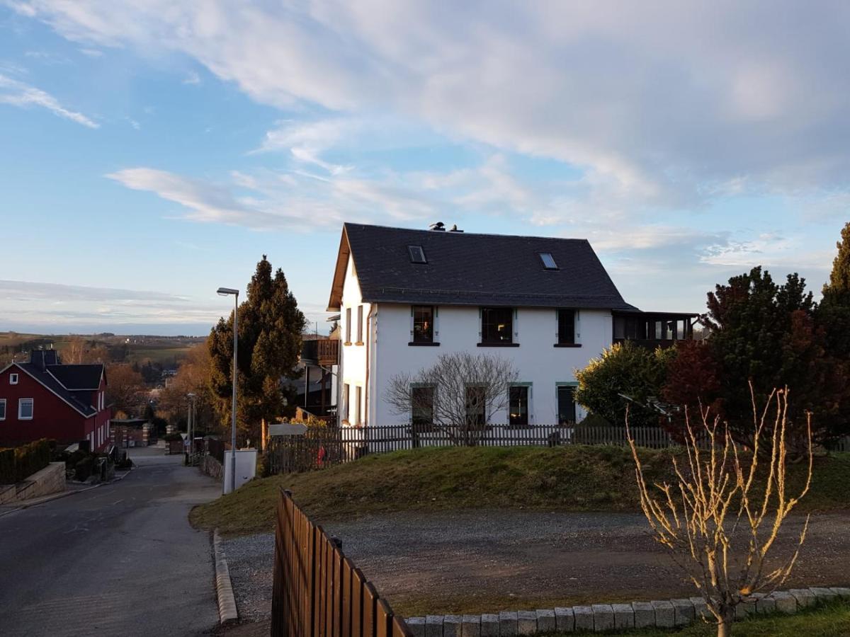 Familienfreundliche Ferienwohnung Erzgebirge シュネーベルク エクステリア 写真