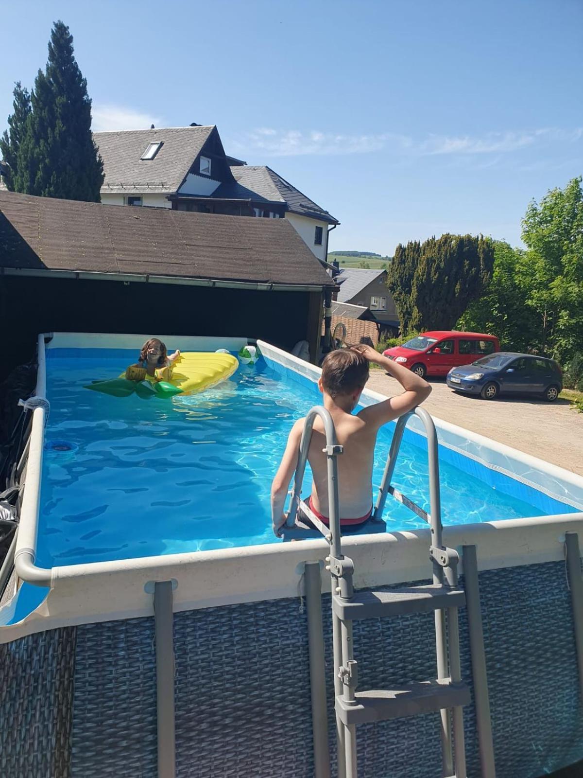 Familienfreundliche Ferienwohnung Erzgebirge シュネーベルク エクステリア 写真