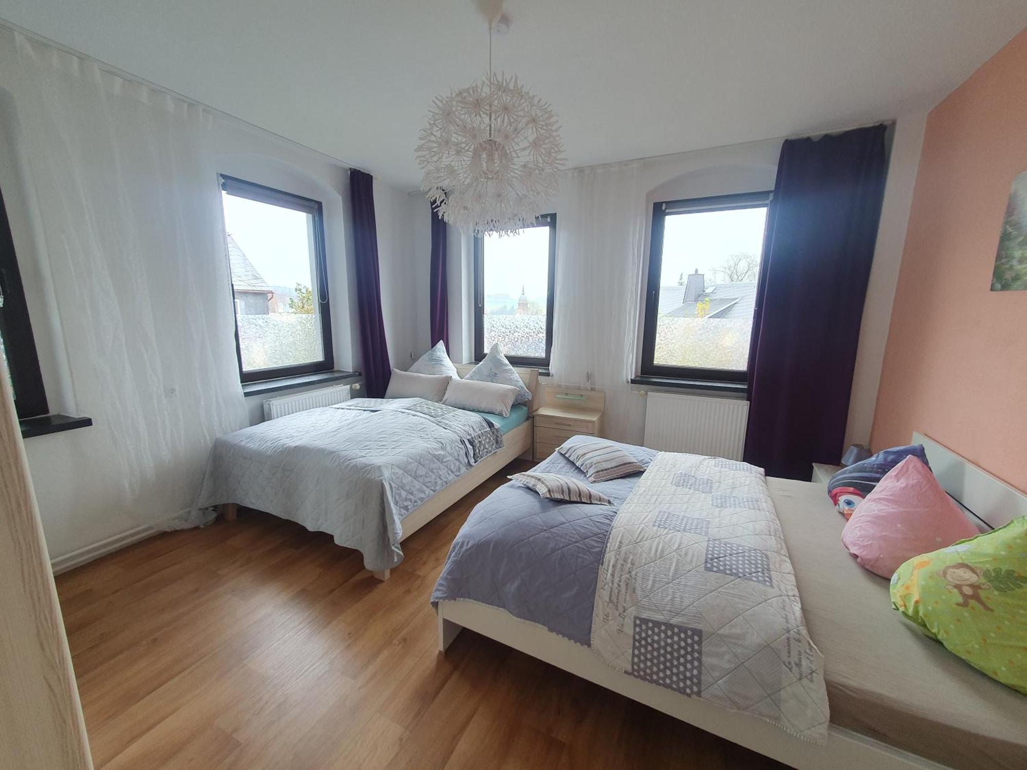Familienfreundliche Ferienwohnung Erzgebirge シュネーベルク エクステリア 写真